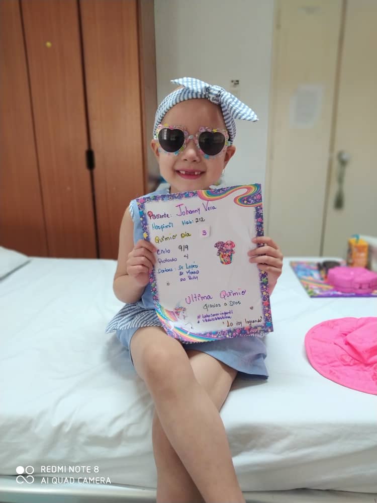 MamaLisVzla's tweet photo. Ayer nuestra gigante Johanny recibió su última quimioterapia, después de 2 años luchando contra el monstruo, que le quedó pequeño porque ella a pesar de sus 5 años nos ha dado lecciones de fortaleza. Díganme que no es un ángel 😍❤️ #NiñosLibresDeCancer #FundacionMamaLis https://t.co/Xbvrub1X9U