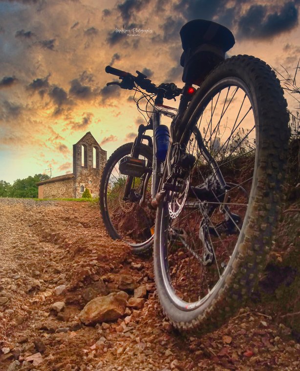 kapvespre's tweet photo. De bon matí a Sant Roc Vilablareix.
#kapvespre
#vilablareix
#mtblife
#mbtrail
#somgirona
#quebonicesgirona
#girones
#catalunya_foto
#espectacular_shot
#igersgirona
#raconsde_catalunya
#world_catalunya
#topcatalunyaphoto
#girona_imatges
#catalunya_alnatural
#veloblareix https://t.co/7s2rzPJp4D