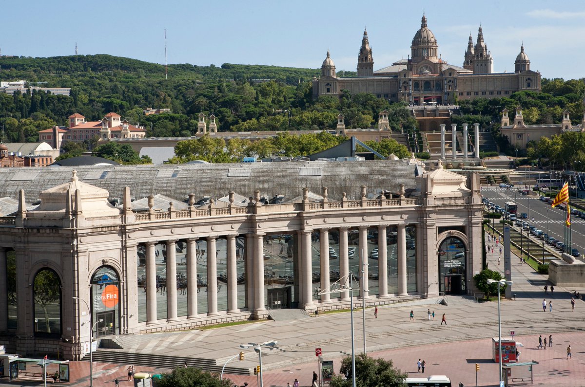 Fira_Barcelona's tweet photo. Desde Fira de Barcelona trabajamos para elaborar un protocolo de prevención, que supervisará @HospitalClinic, para retomar la actividad ferial a partir de septiembre con las máximas garantías de seguridad 
https://t.co/FFQ3gf7mFO 
#MotorFira  #CompromisFira https://t.co/OmC1YG8S8b