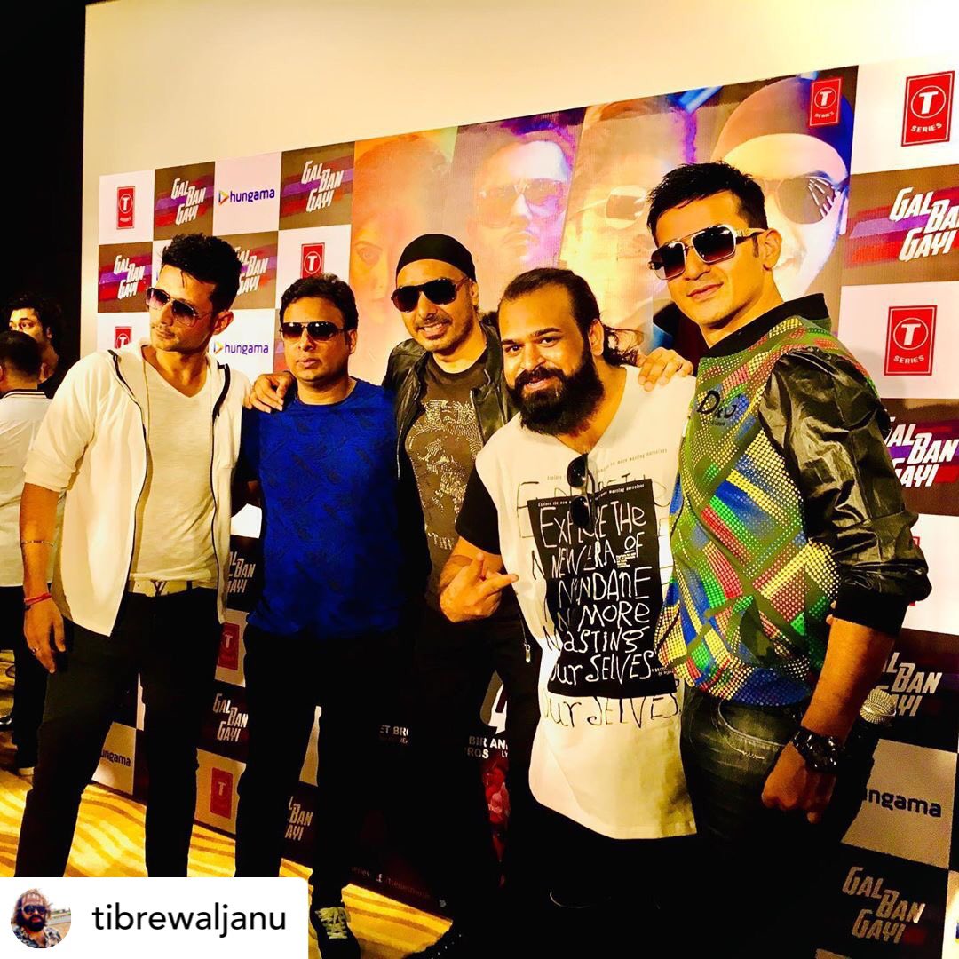 sukhbirfans's tweet photo. Done with the throwbacks bring us the unlocks!😜

.
.
.
#Unlock #unlockdiary #unlockingblessingsfromtheuniverse #unlockyourphone #unlock #unlockhiddendepths #unlockyourself #unlocking #throwback #sukhbir #sukhbir_singer #paaji #punjabi #vickykaushal #throwbackthursday #tbt https://t.co/Joq7EPQlG1