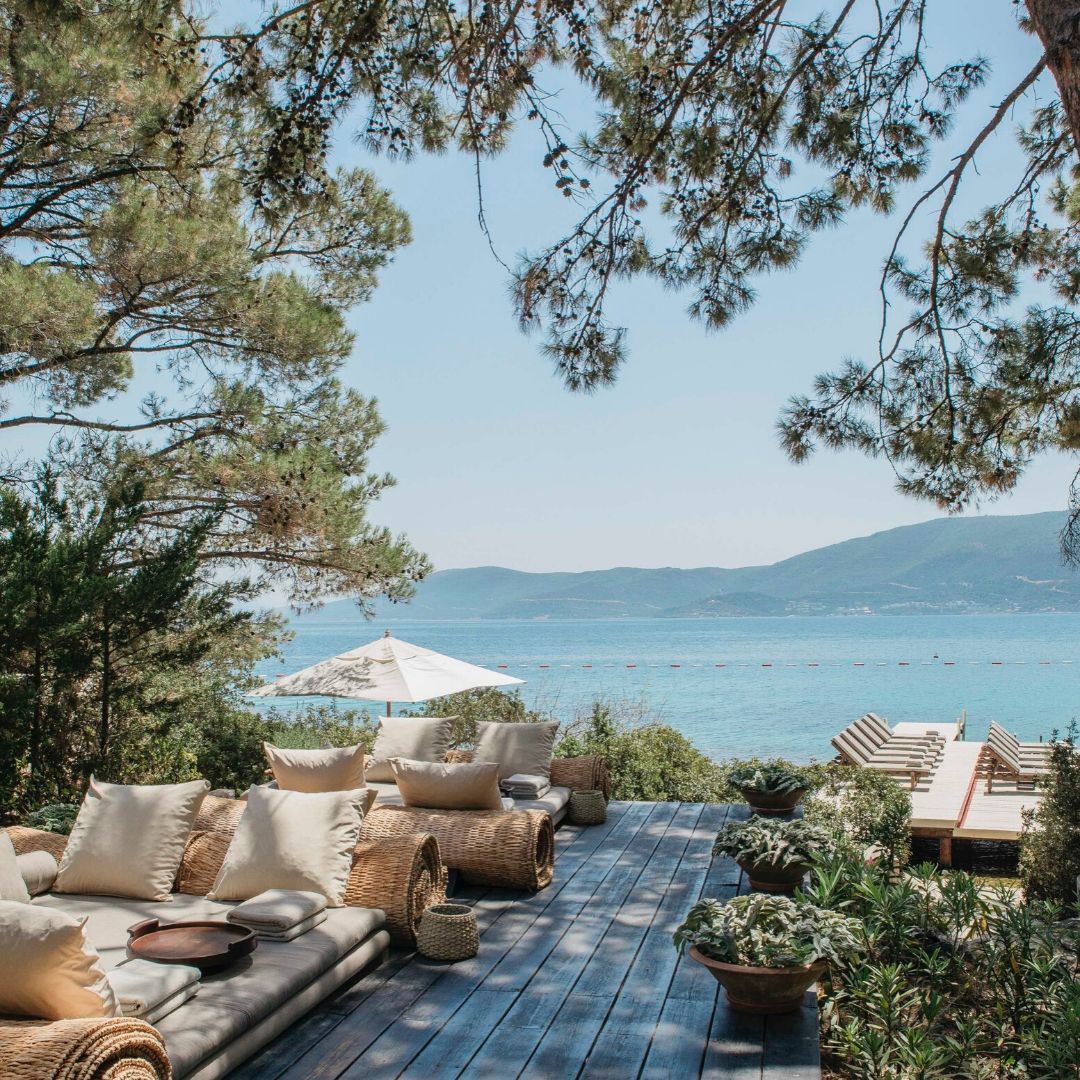 iconsandstyles's tweet photo. An enchanting setting with a tranquil ambience @amanruya - This secluded resort surrounded by ancient olive groves and Mediterranean pine forest will be your escape to the turquoise coast.
#travel #luxurytravel #experiences #photography #travelpics #love #exquisitehotels https://t.co/jLKbDrmxVW