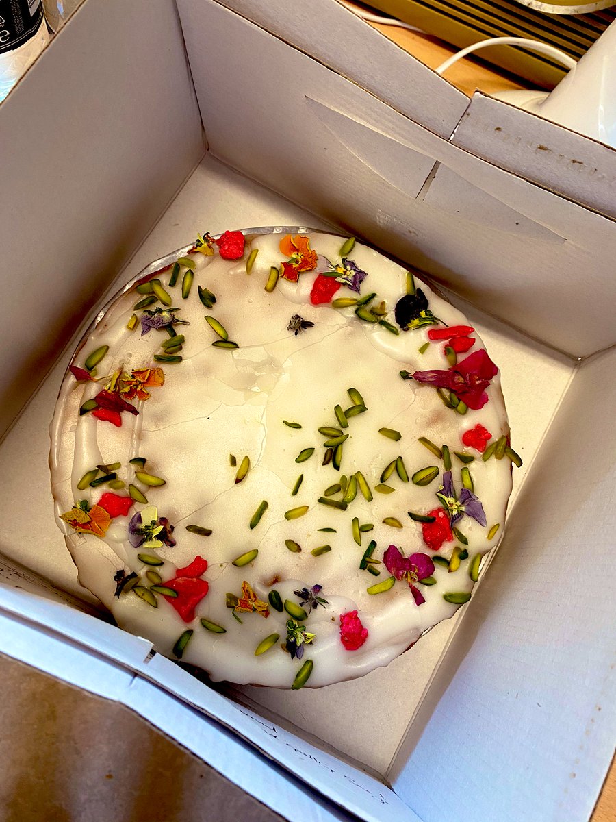 Cutest cake made by Maimie McCoy on This Morning and then Donated to DSU by one of our lovely patients mum! So amazing thank you so much❤️ <a href="/Claire62465104/">Clairewalsh</a> <a href="/ennis_jimmy/">jimmy ennis</a> <a href="/angellsuzie/">Suzie Angell</a> <a href="/drmelindarees/">Dr Melinda Rees</a> <a href="/DrVeisi/">Dr Mehdi Veisi</a> @GarethJ_BEH <a href="/Maimie_McCoy/">Maimie McCoy</a> <a href="/thismorning/">This Morning</a> @BEHMHTNHS