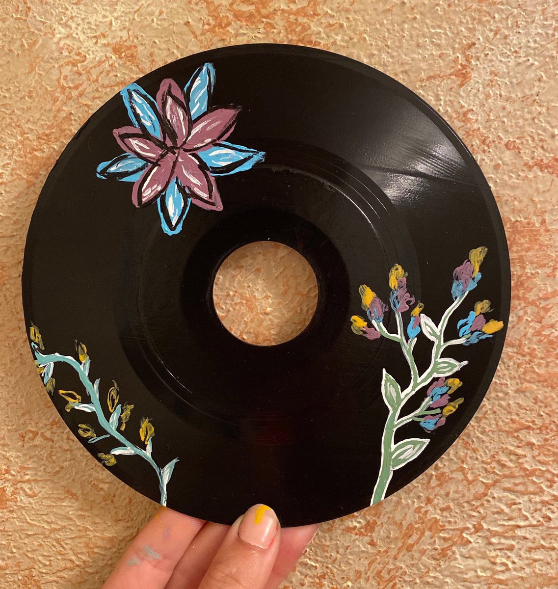 FourTheRecords1's tweet photo. Put Your #ThursdayMorning records on with Floral Frenzy!  #homedecor https://t.co/KvzUwwBipt https://t.co/ku4lD5l9E3