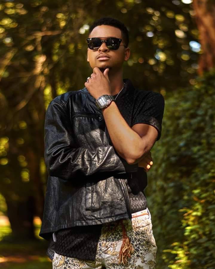 switchtvkenya's tweet photo. Ni #FeelGoodThursday ndani ya #EABase naye @PresenterAli. Ni mziki gani inaokupa hisia za burudani, taja tuchokoze.
Tazama @switchtvkenya hadi tamati. Kumbuka...
'Wachokozi hawanaga utani' 😉
#Mchokozi #EntertainmentPA #ThursdayMotivation #ThursdayThoughts https://t.co/vo3CtzXsqs