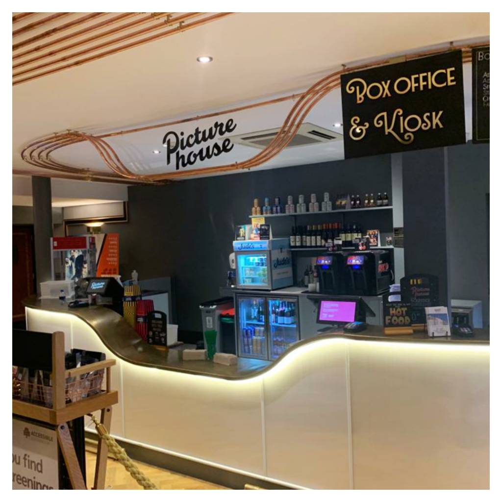 FitoutsUk's tweet photo. We recently had the pleasure of installing this impressive fully bespoke curved counter for @picturehouses 

Contact info@completefitouts.london to dicsuss your project now. 

#receptioncounter #countertops #cinema #interior#commercialfitouts #commercialinstallations #joinery https://t.co/5HnFZHQkxB