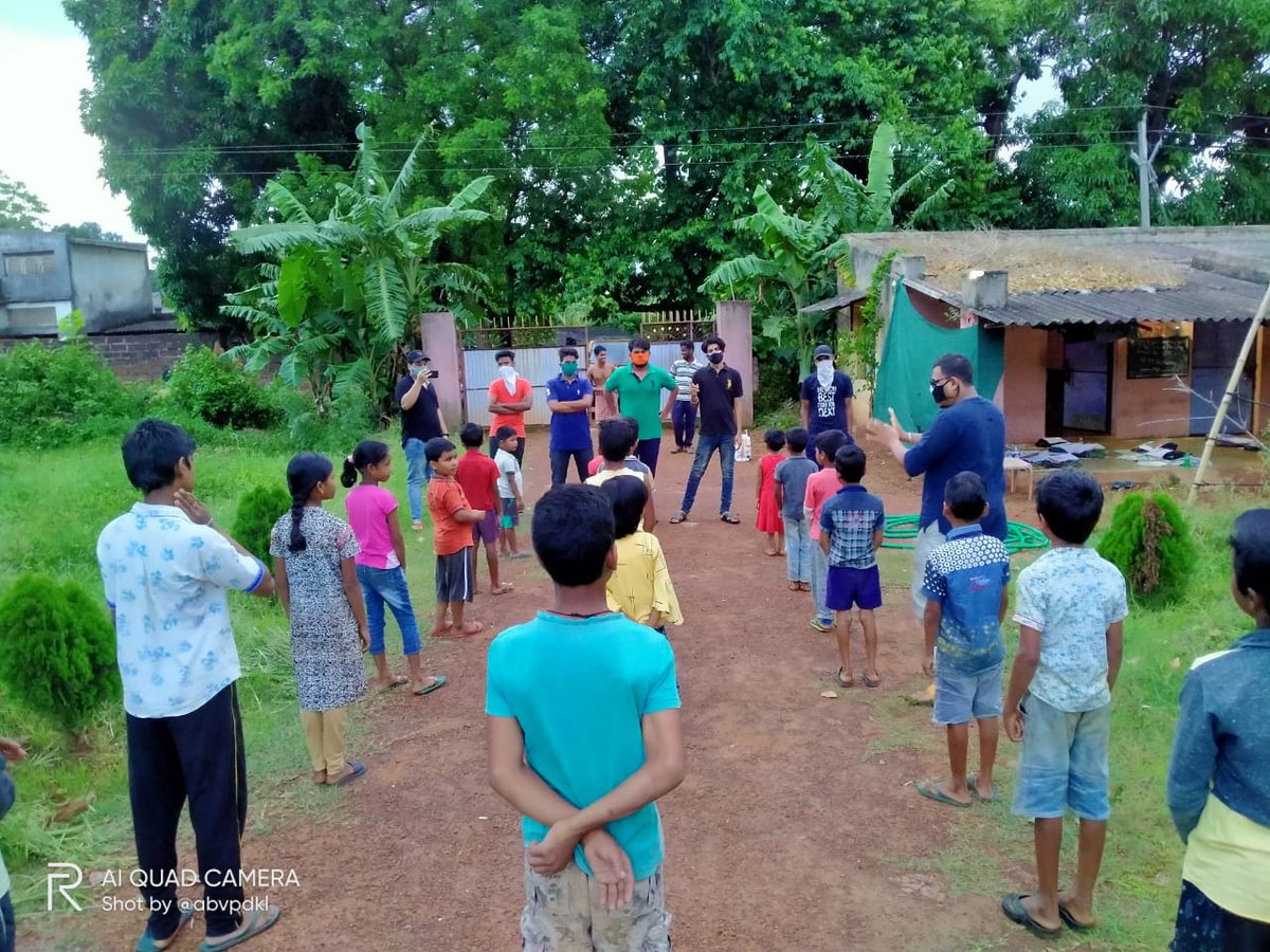Arijeetodisha's tweet photo. #44th day of continuous #SEVAWORK by #ABVP Dhenkanal https://t.co/lJgnBlg12X we reached a Bada sahi, Sarankhya village of Kankadapala gp.  we distributed #STUDENTKIT, soaps, biscuits, to students  in &amp; taught students  the basic hygiene practice for healthy life. @ABVPVoice https://t.co/zjAsJclsUz