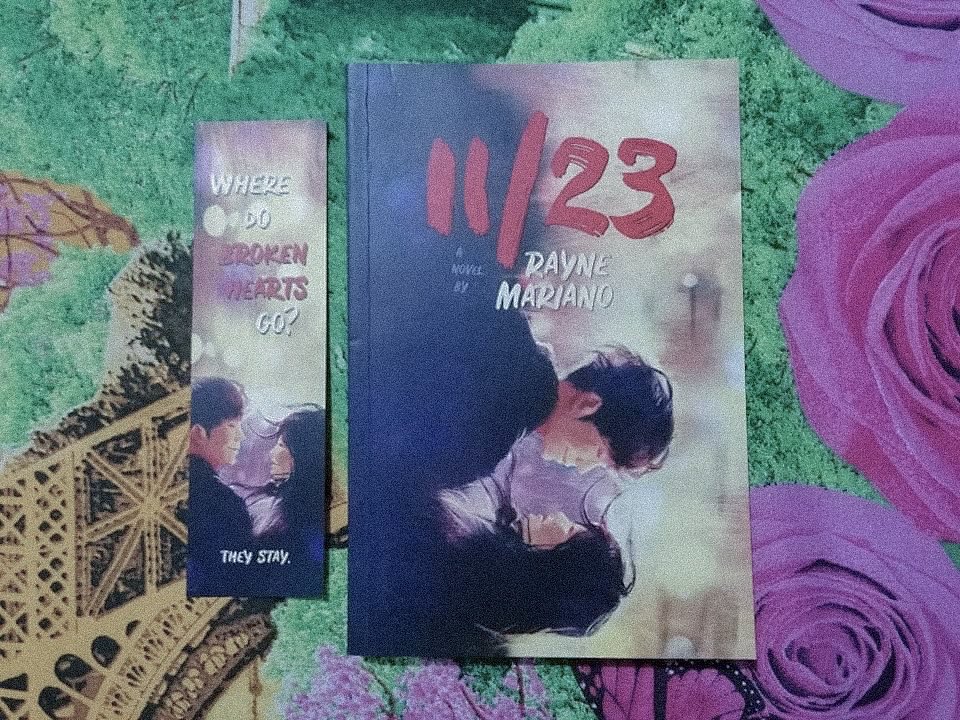 CHULelang's tweet photo. Madaliang picture lang kasi nasa probinsya yung photographer ko 🤧 Happy 2nd Booksary #ElebenTwentitri 💚 ( ˘ ³˘)♥ @ulaaaann @LathalaPress https://t.co/Vh2SF2tz21