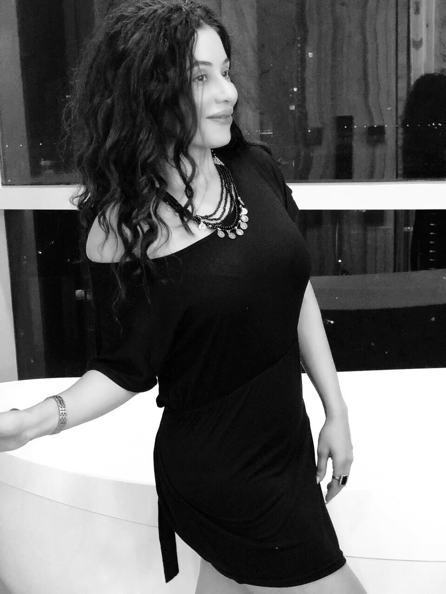 mreenaldeshraj's tweet photo. THE EYES TELL MORE THAN WORDS COULD EVER SAY♥️
:
:
#eyes #love #sikent #smike #happy #happiness #blessed #grateful #blessedlife #mreenaldeshraj #mreedazzle ♥️ https://t.co/7xxVcxhs06