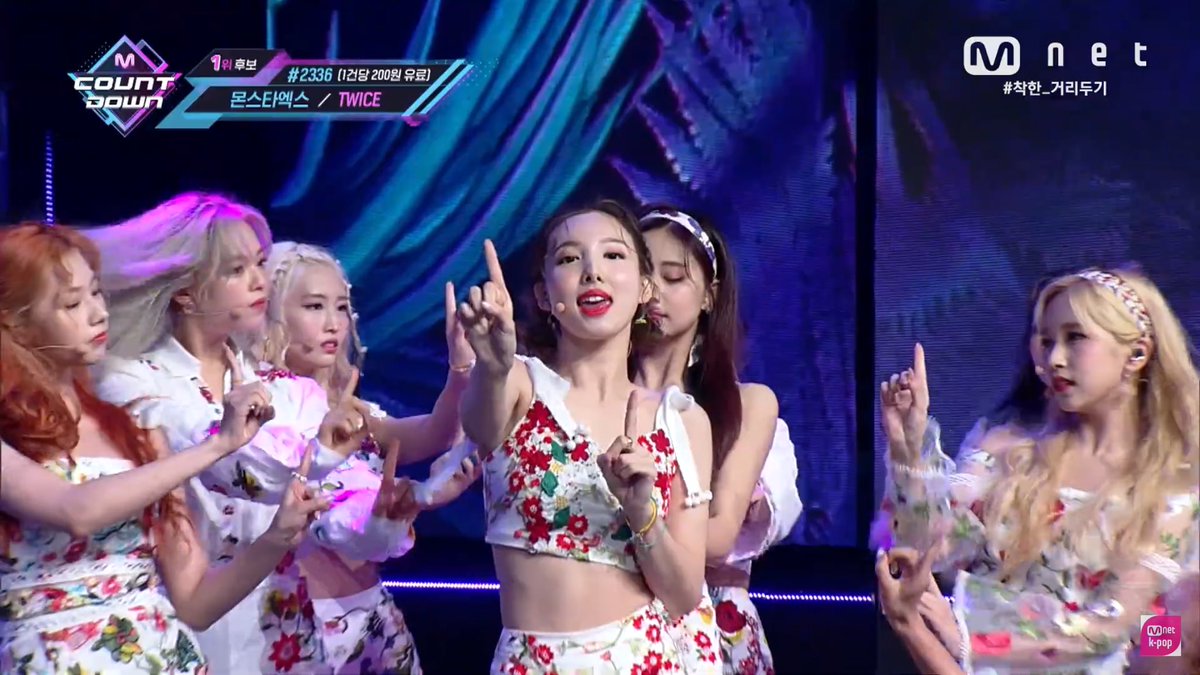 クパァ Twice More More Kpop Tv Show M Countdown 0611 Ep 669 T Co Mk3nepzxjy Youtubeより ピャーーーー 白地にビビッドな花柄の衣装かわいいですね 今回の曲 衣装が当たりなの多いーーー T Co Zovh3i5ocd