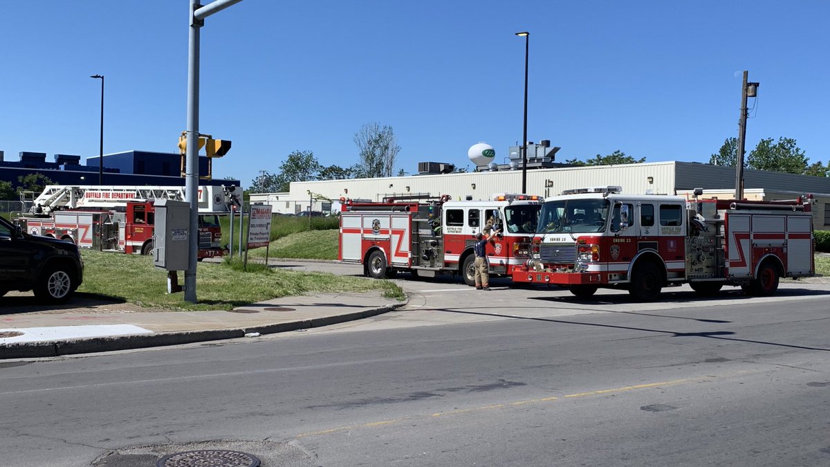 PhotogWKBW's tweet photo. Large response to Niagara Lubricant on East Delavan. I’ve seen multiple ambulances enter the complex and at least two have already left lights and sirens. No official word on what has occurred. @WKBW https://t.co/tzLArhoX7I