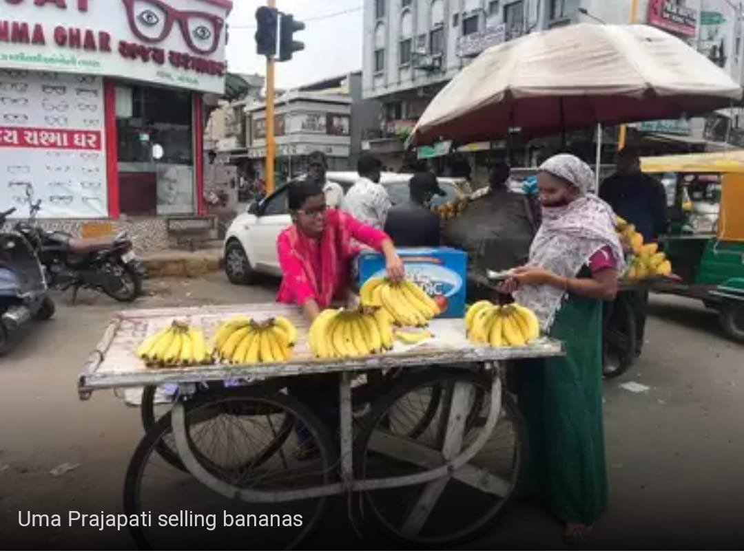 mpparimal's tweet photo. Kudos to Uma Prajapati, daughter of a roadside #fruit vendor, for ranking in the 99.7 percentile in class 10 #GSEB. She proves that #Hardwork triumphs adversities. She hopes to become a teacher or doctor. My best wishes are with her. @HRDMinistry  https://t.co/cJwOGh72Kt https://t.co/yi8IRKKlE5