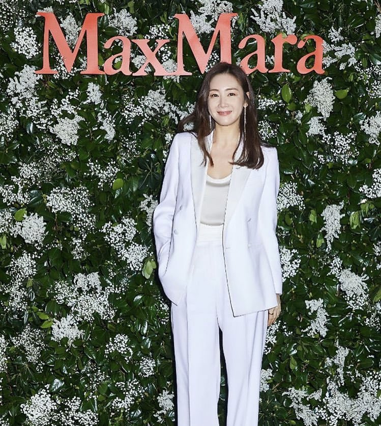 CJWupdates's tweet photo. 45? Whatever age she is, she still looks so good! happy birthday again jiwooyaah 🥰🎂💐 https://t.co/wiOnC0V3rU