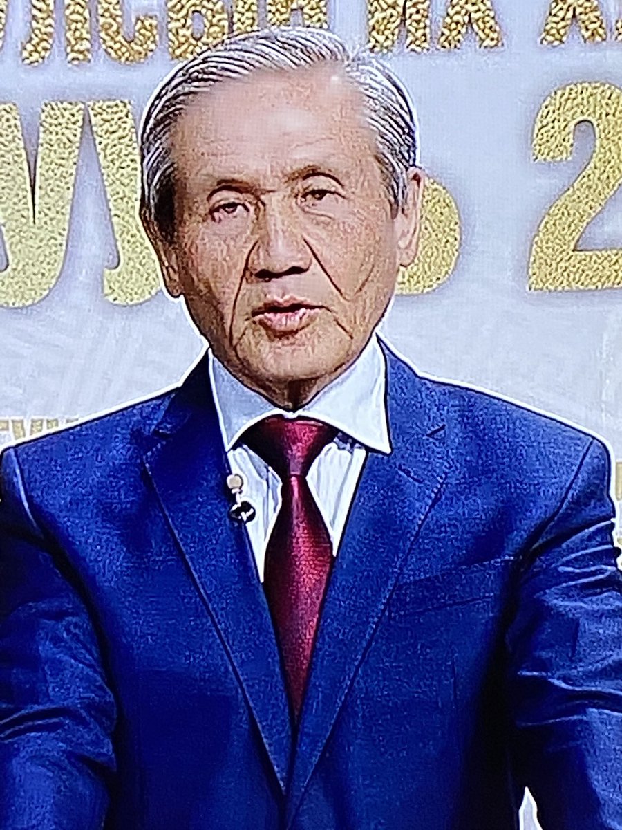 Хар залуугийн найз маань ТВ-р гарч бн.”Хүрэлсүх,Баяр нар. Батболд,Баяр нар.Нямдорж,Баяр нарыг одоо зайлуулъя” гэж уриалав.Бусдыг 1,намайг 3 дурсан сэтгэл сэргээв.Уйдаад бн уу,санаад бн уу,бүү мэд.Муу найз нь зайлаад удаж буй шд.10 гаруй жил болж.Одоо чиний минь ээлж.Хүлээж буй...