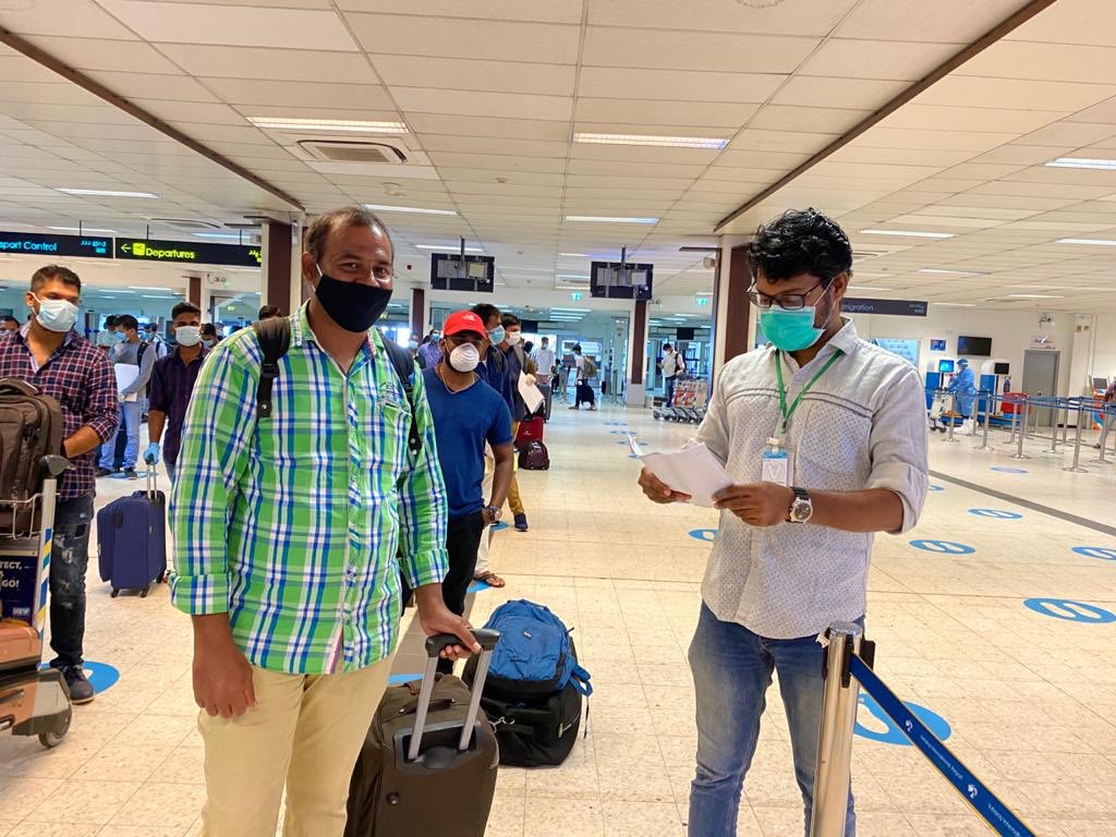 rubbermaid roughneck clear tote