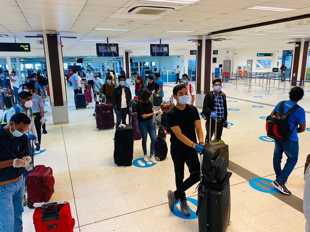 connecting flight bolsagage transfer indigo