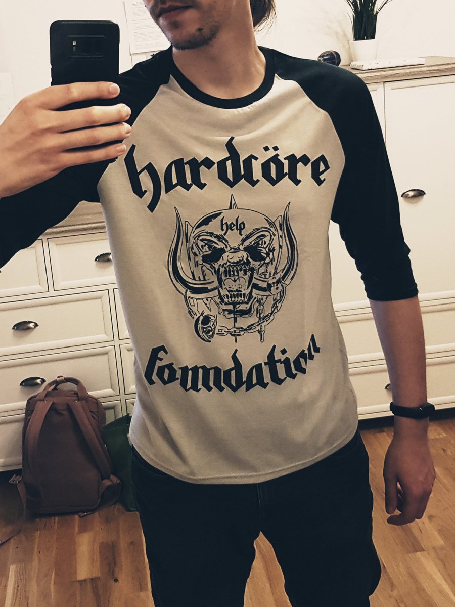 Slam_Anthem's tweet photo. Die Post war da und es gibt neue Kleidung! #HardcoreHelpFoundation https://t.co/8tAOIAr7Z1