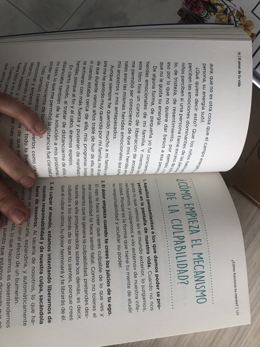 catapps2's tweet photo. @PlanetaLibrosCo que hace uno cuando el libro que está leyendo está mal editado? #ayuda #amoleer https://t.co/evZzK15WCI