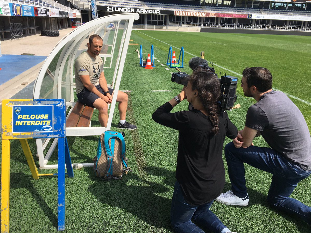 🎥 les équipes de tournage de <a href="/canalplus/">CANAL+</a> en immersion dans le protocole de reprise des Jaune et Bleu pour un reportage d <a href="/ArthurBourdeau0/">Arthur Bourdeau</a> qui sera diffusé dans le @CanalRugbyClub 👌🏻
📆 #YellowArmy Rendez vous dimanche 14 juin à 19h en clair sur <a href="/canalplus/">CANAL+</a>