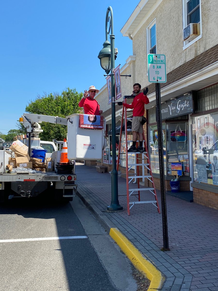 ptbeachsuper's tweet photo. Huge shout-out to Mr. McNamara &amp; Mr. Cramner for installing photo banners downtown in honor of the Class of 2020. It was a multi-day project, but well worth it!  Thank you also to @PaulKanitra, Council, and Fisher Foundation for your contributions. @PointBeachHS https://t.co/PZ5VoruXMR
