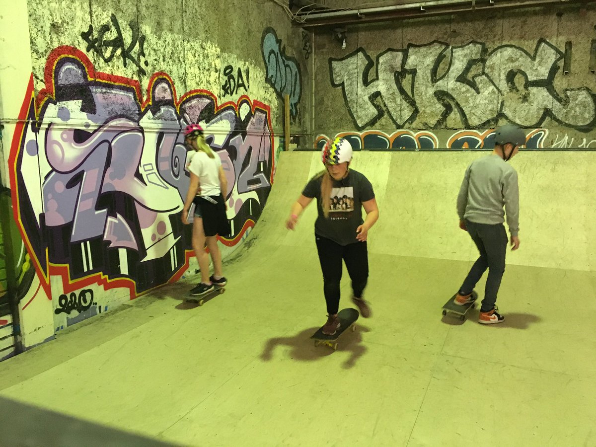 KlostermSkole's tweet photo. I dag blev der skatet på livet løs i #Hal12 på #6årgang’s ugentlige #musicondag #lærmedklm https://t.co/xChYEA6byL