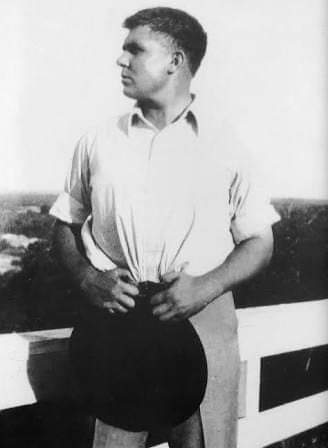 Last_Atlanteans's tweet photo. 84 years ago he decided to take his own life; he was, and is, a sorcerer with words.
From Costigan to Atali you captured our minds, I hate that you couldn't still yours long enough to rest. Till Crom's hills fillied with devil's, or whatever's next.
Thanks for the yarns, Bob. https://t.co/6LDQXYZkvd