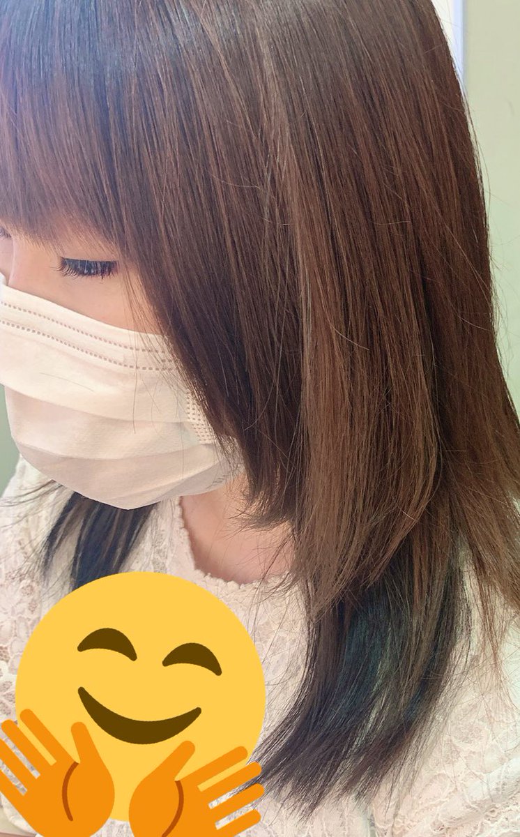 めんぼうさん Aikoあか Na Twitteru 今の髪型も気に入ってます 分かりにくいですが 重くなりすぎないようにインナーカラーにちょっとだけ青も混ぜているそう 美容師さんはすごいです お日様の下だともうちょい明るめ 横の髪の毛をクルっと巻いても Aiko