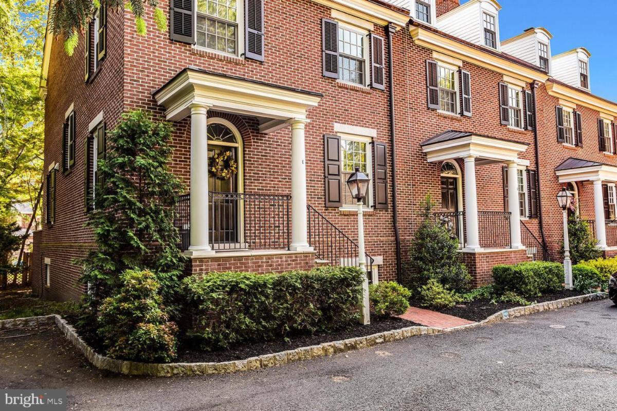CantonRealEst8's tweet photo. Custom Brick Townhome in the Heart of Moorestown https://t.co/NhjiyAewnD https://t.co/WI9tvpFon8
