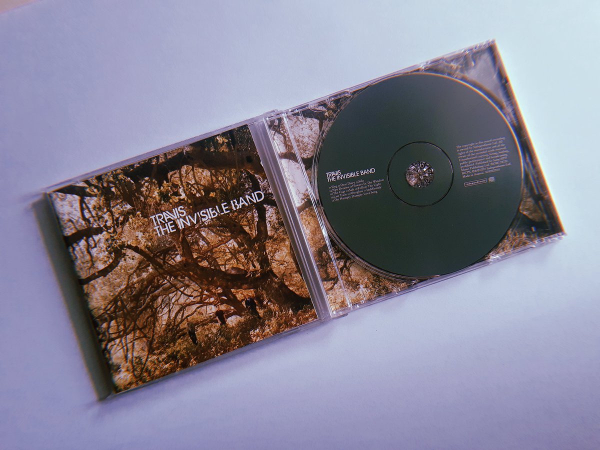 TravisChile's tweet photo. Un día como hoy: El 11 de junio de 2001 @TravisBand lanzó su 3er álbum de estudio "The Invisible Band". Este contiene algunas de las canciones más clásicas de la banda 👏 Feliz aniversario 🥳 #travis #travisband #travistheband #travischile https://t.co/TT5svE30fL