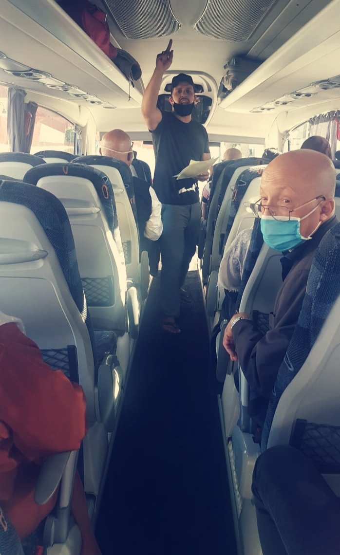 AliHammane's tweet photo. @AmbaFranceMaroc @HeleneLeGal @th_vallat @mjidelguerrab
64 passagers embarqués aujourd'hui de Oujda, départ du 2e et du 3e BUS ! Les rapatriements s'accélèrent, sous la coordination de notre Collectif et avec l'unique coopération de notre partenaire MTT. Fier de notre performance https://t.co/CXUHnksQYU