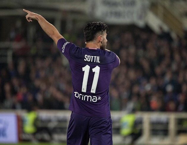 acf_esp's tweet photo. 💜 SERIE A
Faltan once días para el regreso de la #SerieA. Riccardo #Sottil nos indica la dirección 💜
#ForzaViola #Fiorentina 
@ACFFiorentinaEN https://t.co/mwBn4QfbI5