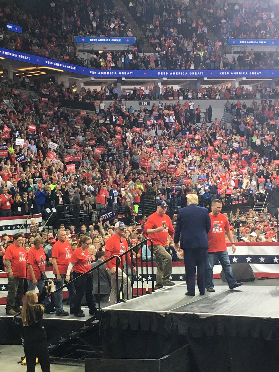 elysnowangel's tweet photo. Attacks against Mpls Police Dept, #DefundThePolice talks with Police #Union stopped, ⁦@bobkroll⁩ reprimanded for criticizing.⁦@GovTimWalz⁩ &amp; ⁦@MayorFrey⁩ Last October numerous Mpls #Cops4Trump took the stage with .⁦@POTUS⁩ at rally! .⁦@elysnowangel⁩ https://t.co/ccwq7cmR8z