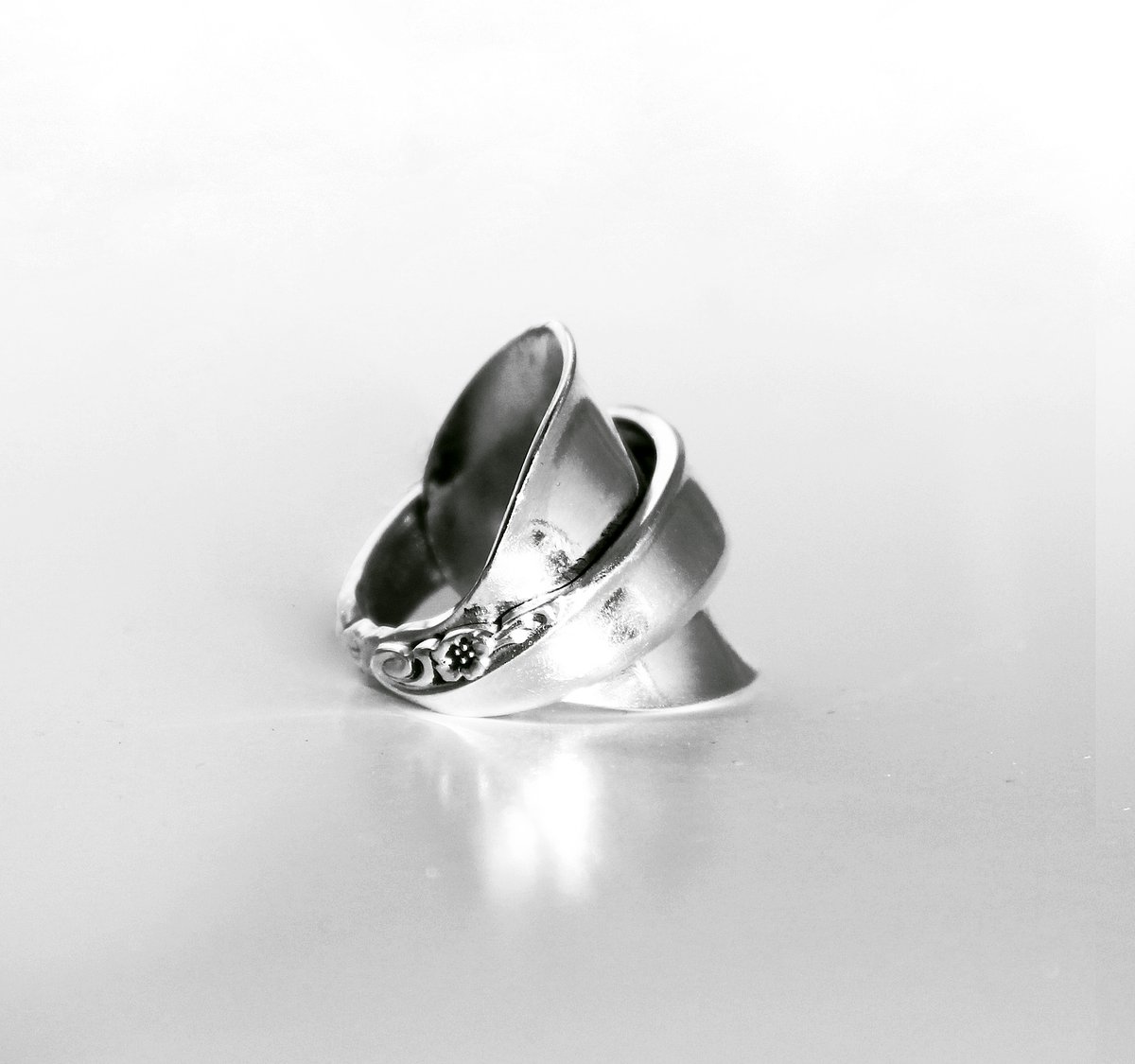 lostandforged's tweet photo. @cali_ediblez @tayswraps Hey Doug here, 
I have variety of upcylced materials that I transformed into unique jewelry using traditional blacksmith techniques!
Please take a look at both of the links below! 
Thank you for the support!  

https://t.co/fdskorHmnd
https://t.co/1DWMN992Fm https://t.co/8tolXZ5bHS