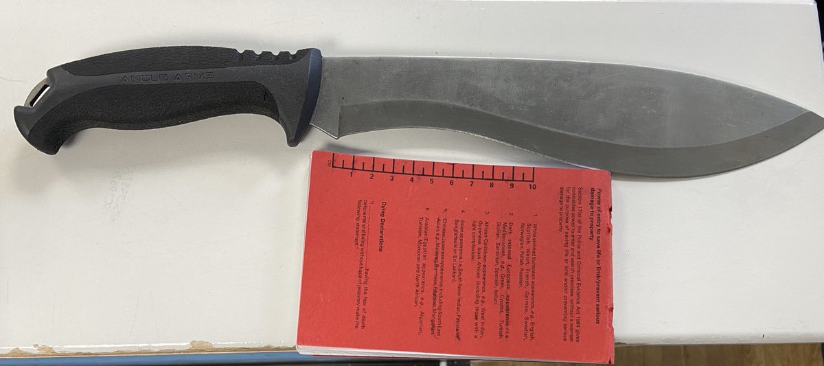 Officers spotted a suspicious male whilst on patrol around Berkeley Street. Male was searched and a #machete retrieved, along with numerous screwdrivers. He was subsequently #arrested and #charged for possession of the machete and going equipped for theft

#keepinglondonsafe