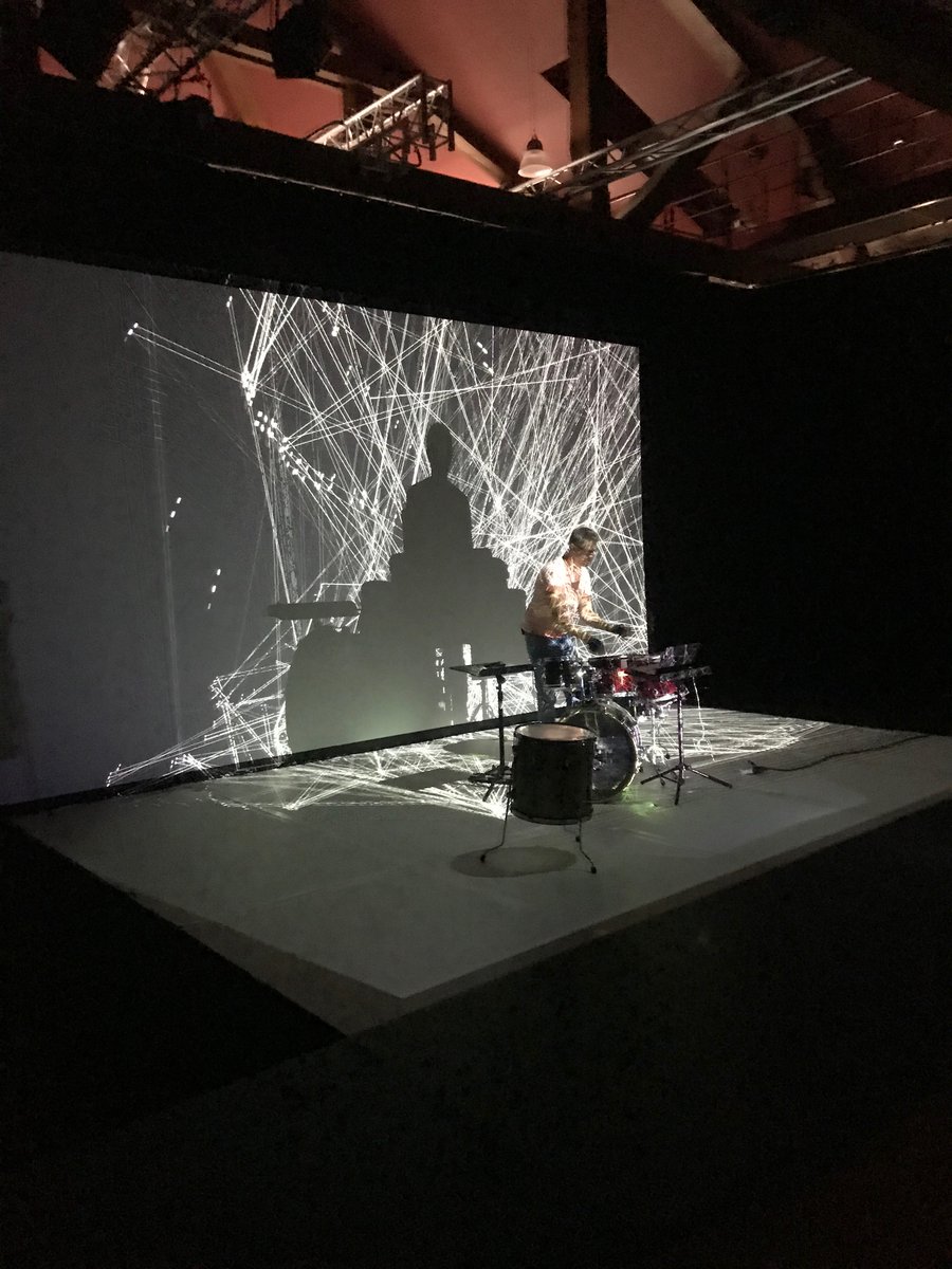 EnsembleFlashb1's tweet photo. Les résidences ont enfin repris au #Laboflashback.
José Miguel Fernandez et @AlexanderVert travaillent avec @thomaskoppel et @philippespiesse, au remaniement de leur œuvre "Crossing Point" qui sera filmée dans son intégralité au Grenat du Théâtre de l'Archipel. le 8 et 9 juillet. https://t.co/XZrtMdY8uR