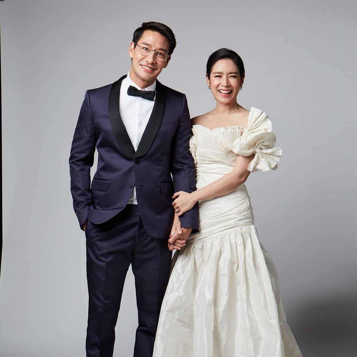 pongnawat's tweet photo. ขอบคุณทีมงานเบื้องหลังทุกท่าน  ที่ร่วมกันทุ่มเทเพื่อโปรเจคนี้ ขอบคุณนักแสดงร่วมทุกท่าน ที่ส่งพล��งการแสดงให้กันอย่างเต็มที่ ขอบคุณทุกความเสียสละ ทุ่มเทเพื่อให้ project ละคร #อุ้มรักเกมลวง สำเร็จได้ด้วยดี สุดท้ายขอบคุณผู้ชมทุกท่าน ที่ติดตามชม ขอบคุณมากครับ #อุ้มรักเกมลวงตอนจบ https://t.co/HWeirrMWDs