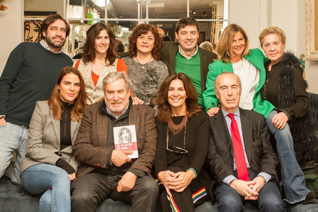 Volvemos poco a poco y con cautela a la nueva normalidad. Pronto os anunciaremos cuándo celebraremos la entrega del#VPremioVálgame. ¡Estamos deseando volver a veros! #premiodeliteraturaválgamedios