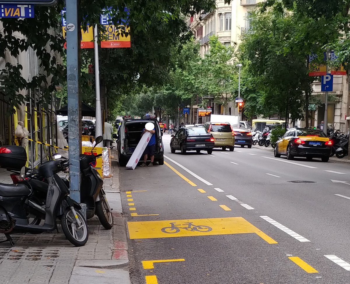romerosounds's tweet photo. @barcelona_GUB @BCN_Mobilitat @bcn_ajuntament @EnbicixBCN @AdaColau Que podem fer amb aquesta gent, cada dia em trobo uns quants, si els hi dius quelcom es posen violents, si us plau, avui quasi m'atropella un cotxe quan tenia que rebasar un d'aquestos. 🙏🏼 https://t.co/Ke2JwPRAFS