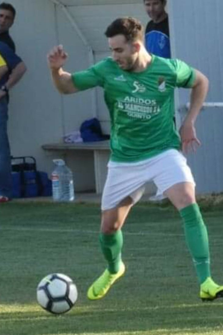 CFVilladeAlagon's tweet photo. 📯 OFICIAL | Raúl Elías, nuevo jugador del @CFVilladeAlagon. Procede del CD Quinto y llega para reforzar el ataque villano. ¡Bienvenido Raúl! 

#VamosVilla https://t.co/on4LtjmK5b