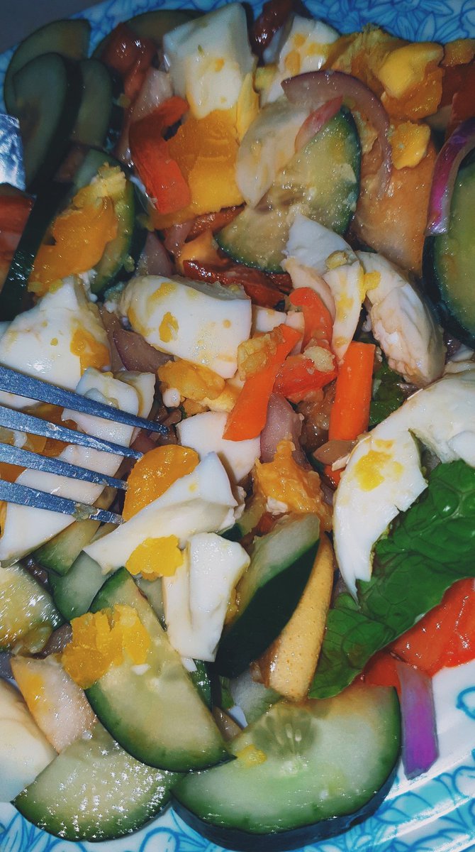 helmut_md's tweet image. Ran out of store-bought vinaigrette 

Who knew Datu Puti toyo + suka + brown sugar + sesame oil could do the trick 👌 #kitchenexperiments