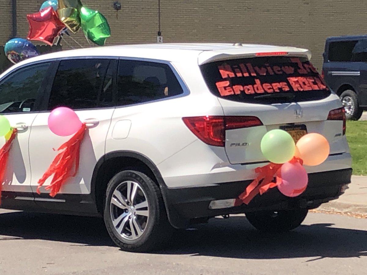 LancasterCSD's tweet photo. Honk for Hillview!! Drive-by moving up day and farewell parade @EsHillview #legendarylearning #2nd2None! https://t.co/6tYZxrzo4c