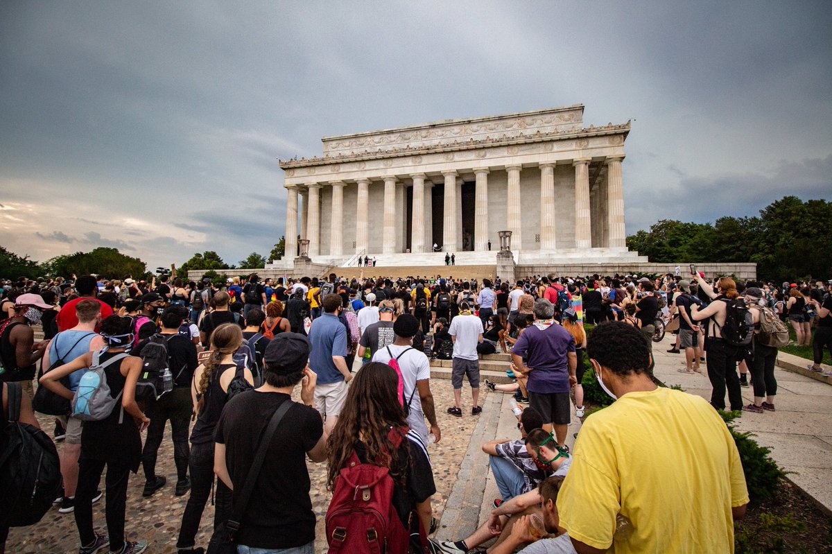 BrandoHoffmann's tweet photo. On the steps at the Lincoln Memorial. #lincolnmemorial https://t.co/ZpCK1mK3fD