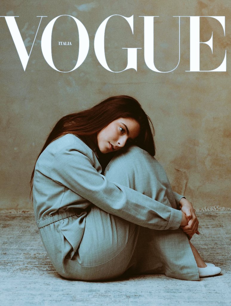 ModelsFacts's tweet photo. Gabriella Vita Argento (@prettynpeculiar) doing the ’Vogue Challenge’ https://t.co/bgf3IUhOT0