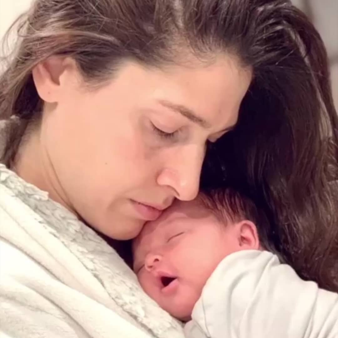 ArmyLoveHaAshUy's tweet photo. Awwww ๐ es lo mรกs tierno, el amor de una tรญa es infinito y tierno. Cuanta ternura en la foto. Hermosas #Ashley y #Mathilda, sin duda tiene la mejor mamรก y la mejor tรญa ๐ฅฐ @haashoficial ๐๐๐ค ยกLas amamos! #BabyMathilda https://t.co/o3doW2Jl9f