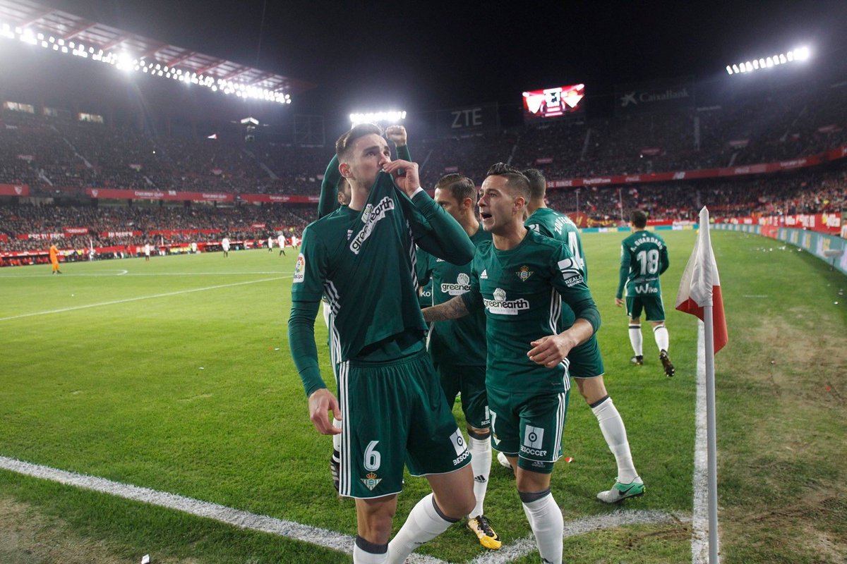 pbcomplutense's tweet photo. y por los que desde hoy nos ven desde el 4º anillo. Hoy vuelve a ser #DíadeBetis y día de #ElGranDerbi, pero hoy jugamos muchos más. ¡Vamos! #SevillaBetis #PBComplutense https://t.co/9fCht6j20H