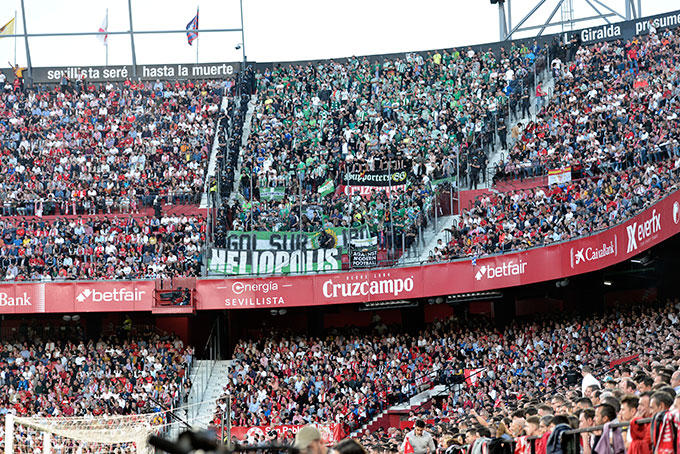 pbcomplutense's tweet photo. y por los que desde hoy nos ven desde el 4º anillo. Hoy vuelve a ser #DíadeBetis y día de #ElGranDerbi, pero hoy jugamos muchos más. ¡Vamos! #SevillaBetis #PBComplutense https://t.co/9fCht6j20H