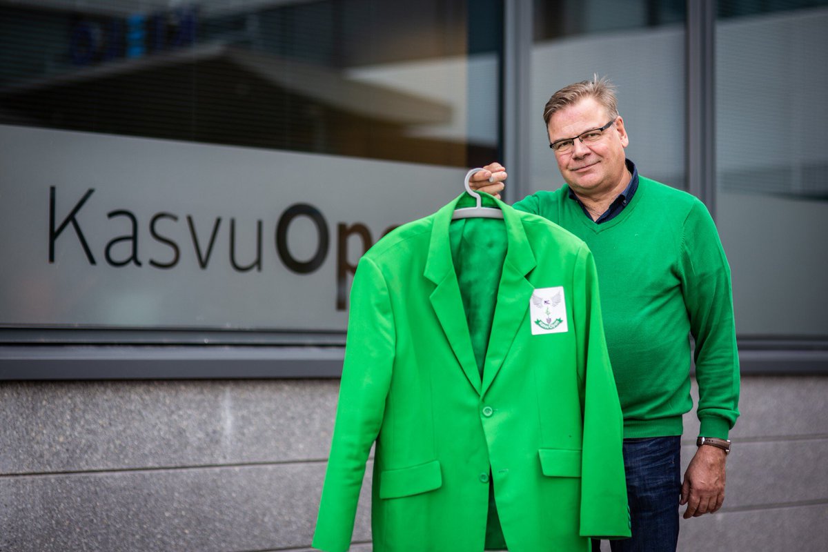 kasvuopen's tweet photo. Talousneuvoksen arvonimen vastaanotti tänään 11.6.2020 #kasvuopen entinen toimitusjohtaja Uljas Valkeinen, @UljasUljas.

Onnittelut💚

#arvonimi #talousneuvos https://t.co/GCGf07JA2V