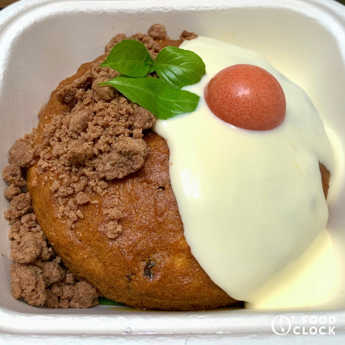 foodoclockth's tweet photo. เค้กกะเพราไข่ดาว🍳🐖 จากร้านในIG: bakedabite เป็นเค้กที่ครีเอทีฟดีมาก! มาเป็นเซท DIY ให้ประกอบร่างเอง ไข่ดาวมาจากครีมชีสบีบท็อปด้วยช็อกส้มแทนไข่แดงส่วนหมูสับของจานนี้มาจากครัมเบิ้ล ส่วนเมนูเค้กไข่ดาว เป็นเค้กข้าวเหนียวมะม่วงน้ำดอกไม้ที่มีครีมกะทิแทนไข่ขาว @aroii #รีวิวอร่อย https://t.co/qgx8iGt5Pp