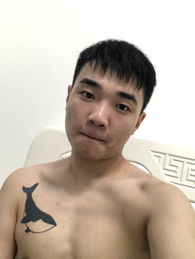 没啥好看的自拍了