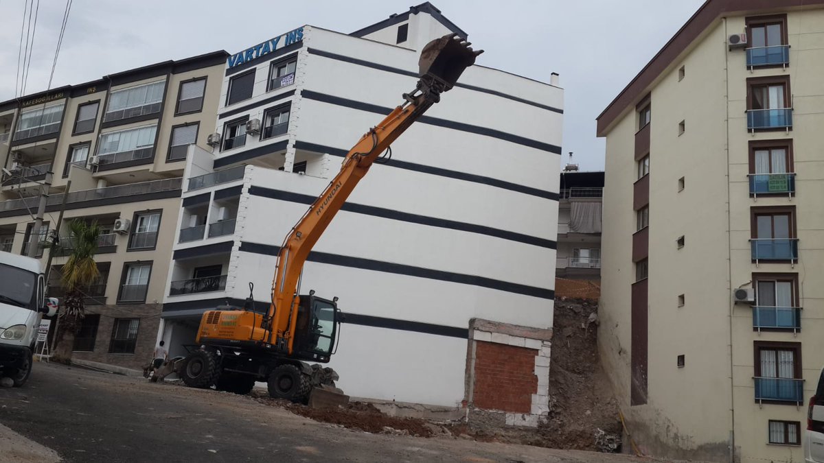 #izmir #insaat #hafriyat #peyzaj #bina #yikim #çevre #duzenleme #toprak #satis #saray #sarayhafriyat #bornova