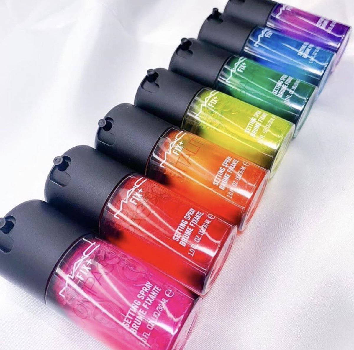 Trendmood's tweet photo. Another L👀K the full collection 🚨 NEW! #FixPlus 🌈💦 The Fix + Vibes Collection by @maccosmetics 
a tribute to freedom, individuality and self-fulfillment #LimitedEdition £13 each 📸 @xxchuiyee @mua_apm https://t.co/XUUYKhMxLz